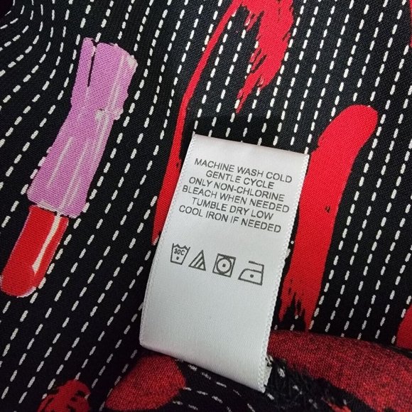 West Kei Top‎ Plus Size 2X Lip Stick Print Lightweight Tie V-Neck Sleeveless Red - Picture 6 of 6